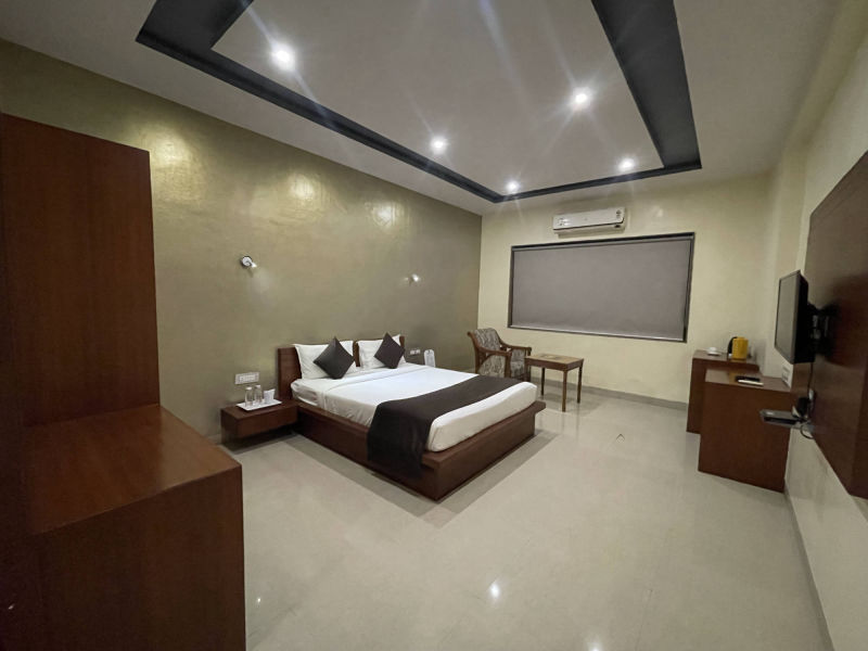Tania Searock Hotel, Daman