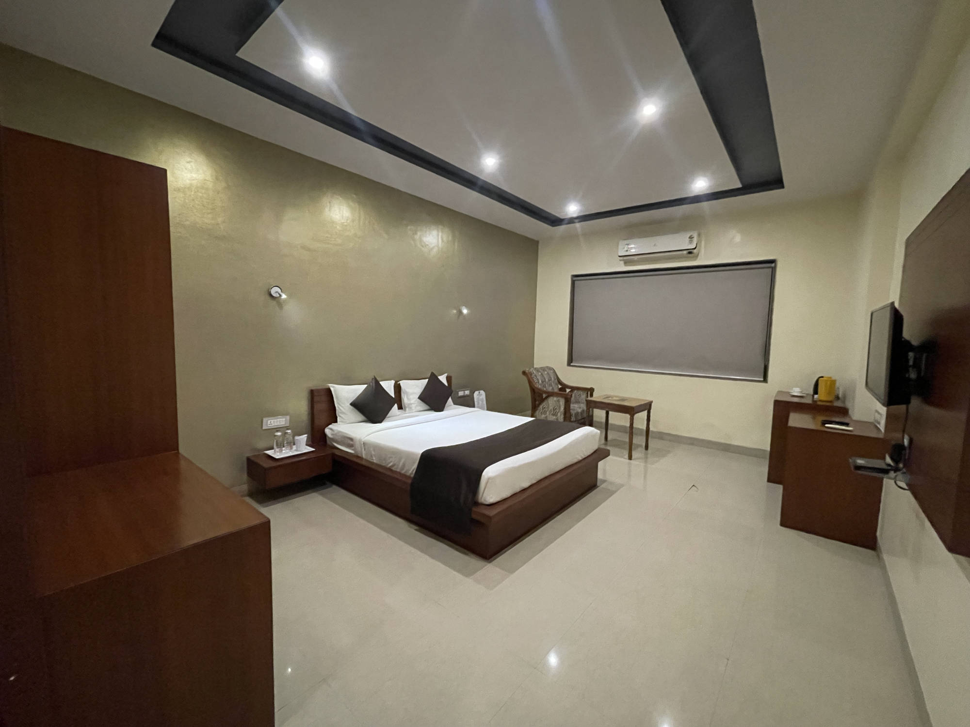 Tania Searock Hotel, Daman