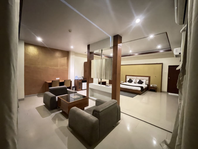 Tania Searock Hotel, Daman